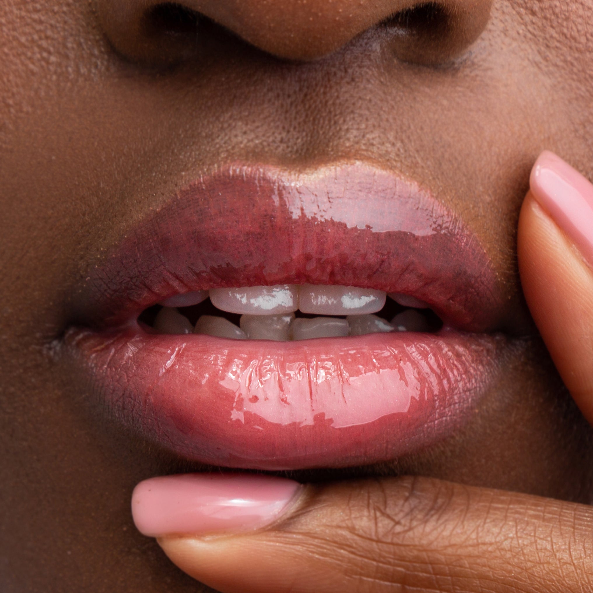 lip_gel_56b96e41-8872-4150-b073-500be54583db.jpg