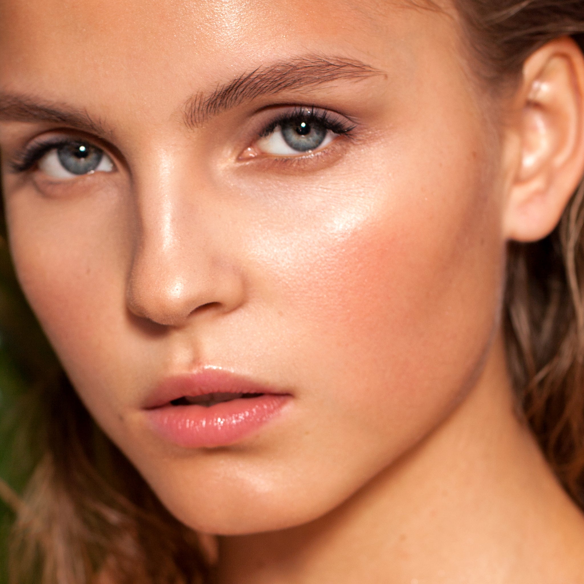 Sheer & Glow Bronzer With Brush
